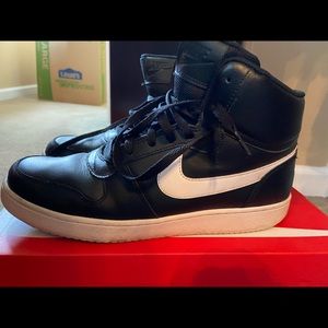 Nike men’s Ebernon mid. Size 10.5
